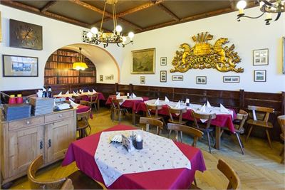 Traditionelle Gasträume im Zipfer Bierhaus