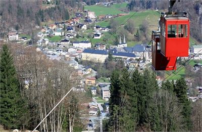 Die Obersalzbergbahn bietet auch einen tollen auf Berchtesgaden